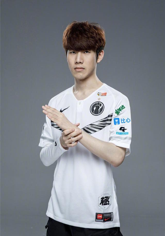 他都用行动 他都用行动