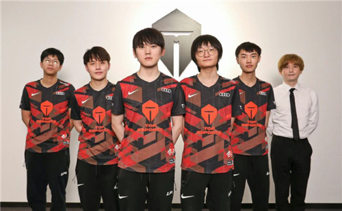 两名具备二 两名具备二