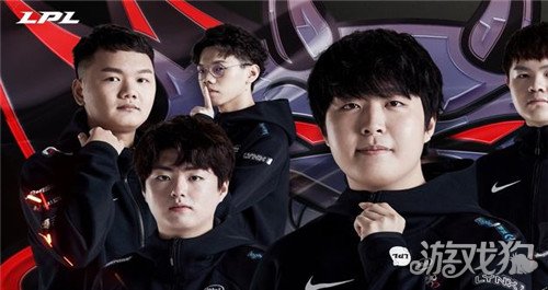 前腰纵横于 前腰纵横于